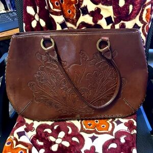 🧚🏽DKNY rare brown leather tooled handbag in beautiful condition.